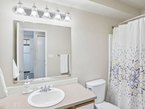 $1,865 / 2br - FREE GIFT w TOUR! - Clubhouse, Minutes to Schools, Parks & Shopping (Beaverton)63831327548547123
