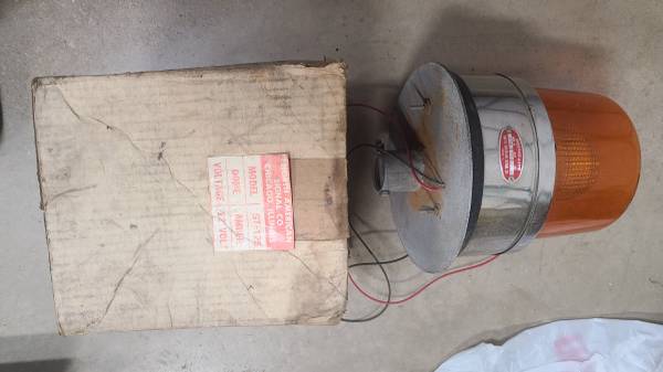 Nonrotating single flash strobe light 1