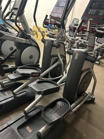 Used Heavy Commercial Star Trac Elliptical 1