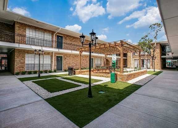 $700 / 1br - 640ft2 - 1 bedroom (8900 Chimney Rock Rd, Houston, TX)63906677857410122