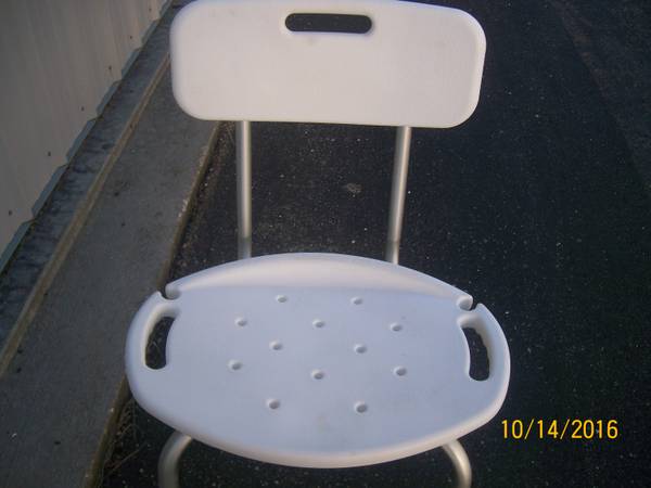 Carex Rubbermaid Shower Chair 1
