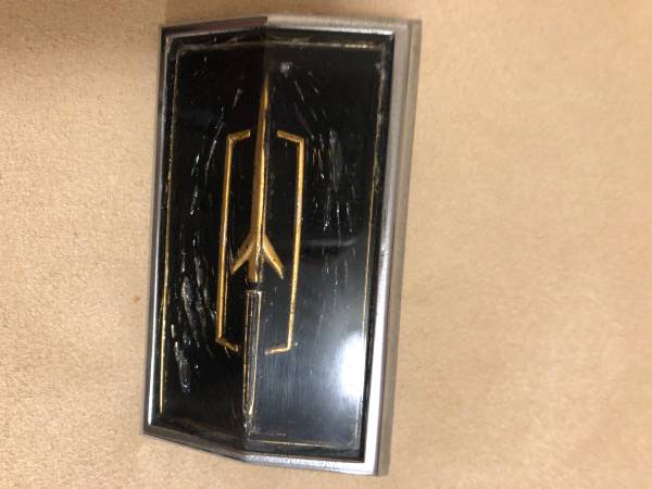 1976-77 Olds Delta 88 and Cutlass S Header Panel Emblem 1