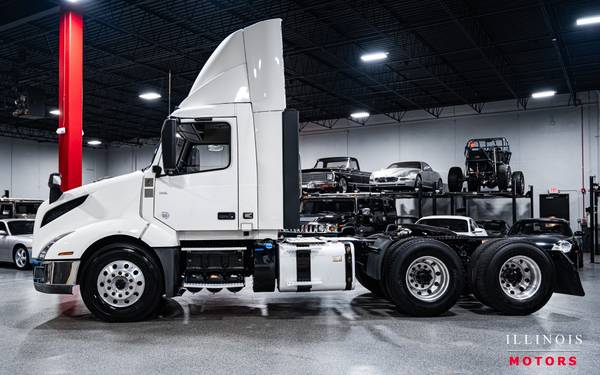 2020 Volvo VNL300 T/A Day Cab - $24,80063617454213507122