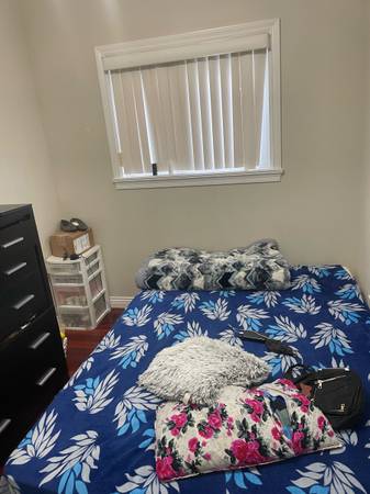 Private room available in vancouver 1