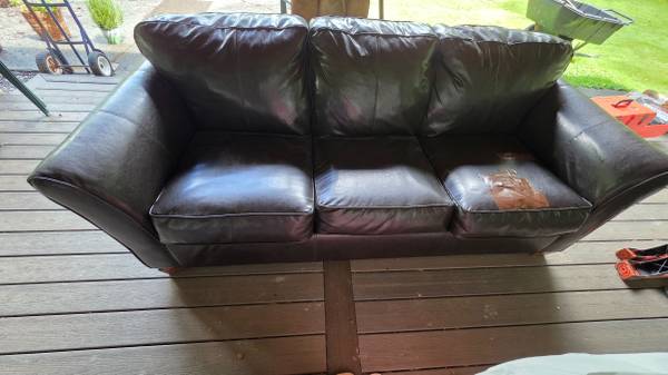 Free Couch 1
