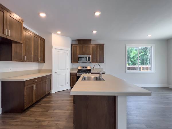 $3,195 / 4br - 2258ft2 - 4 bedroom 2.5 bath House in SW Beaverton! A/C & Washer & Dryer (Beaverton)63672600785409124