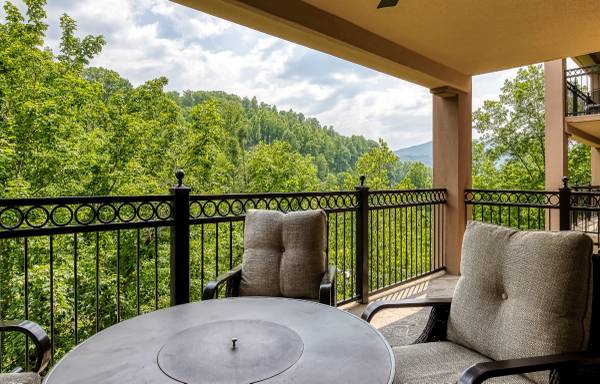 $179 / 2br - 1350ft2 - OCTUBRE 21 $179 - Creekside / Vistas de Montañas / Ropa de Cama de Lujo 5* 2H/2B (CAMINA A TODAS PARTES - Deja tu auto estacionado y olvídalo)63815666846849122