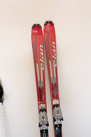 Used downhill ski equipment 1