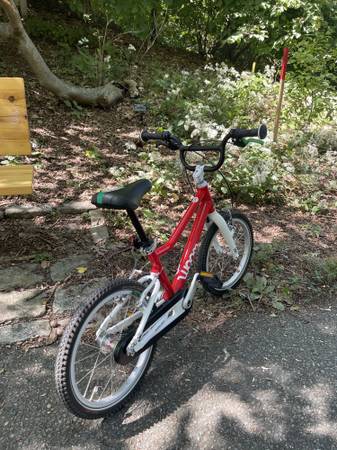 Woom 3 red bicycle 1