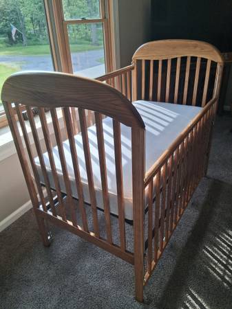 Solid oak crib 1