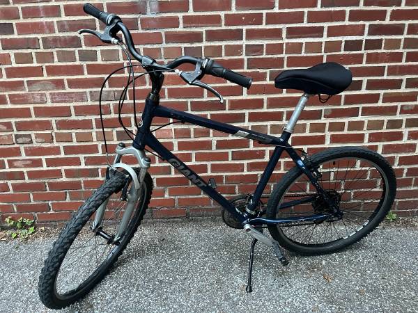Bicicleta híbrida grande - $200 (Chevy Chase)63470449281155121