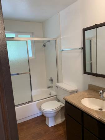 $1,550 / 2br - 820ft2 - 2 Bedroom, 1 Bath  ,3 Plex (Gresham ,OR)63999456518915122