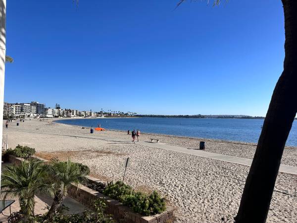 $1,975 / 2br - 125ft2 - 1 BEAUTIFUL Sail Bay bedroom available $1975.00 /month (SAN DIEGO)64037219915649120