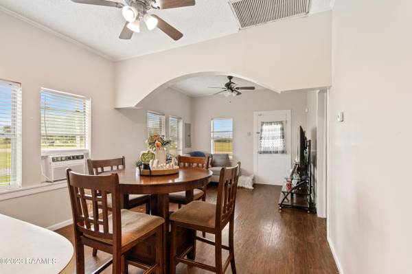 $1,200 / 1br - 750ft2 - Cajun cutie con 1 dormitorio, 1 baño en un gran terreno campestre ubicado (Breaux Bridge)63857515085443124
