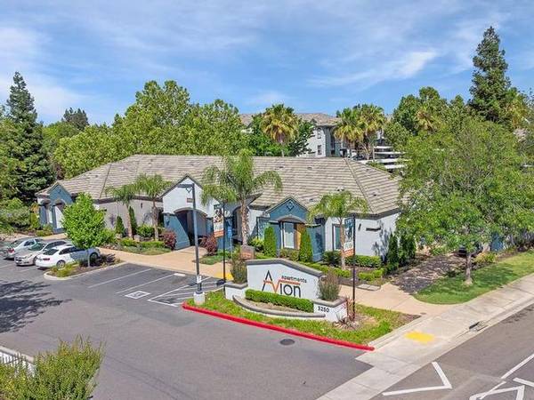 $2,305 / 2br - 1240ft2 - Chimenea*, Electrodomésticos de Acero Inoxidable, Piso Tipo Madera (Rancho Cordova)63862287239939121