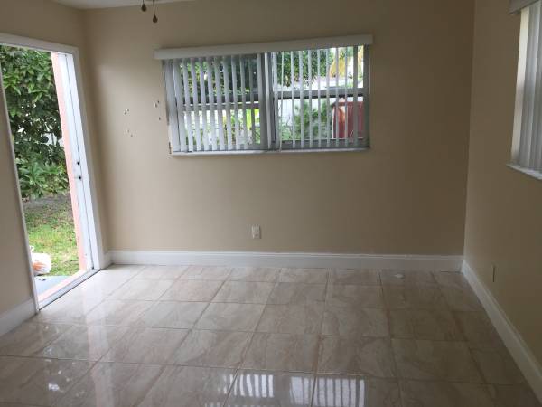 $1,250 / 1br - RENOVATED APARTMENT/ EFFICIENCY RENT (Miramar)63906442524547121