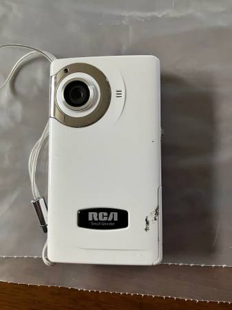 RCA Small Wonder Camcorder with original bag! 1
