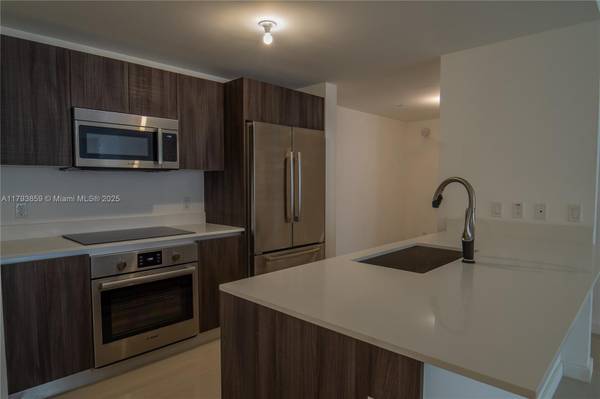 $6,000 / 2br - 1257ft2 - Super Luxe & Spacious 2bd +Den! (Aria on the Bay- Edgewater)64001846682113123