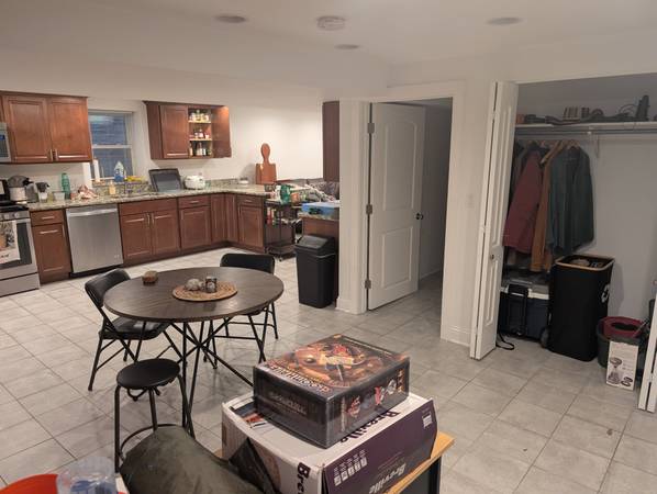 $1,895 / 1br - 1000ft2 - Spacious Logan Square Unit Available for Sublease (November- July) (Logan Square)63898984352898122