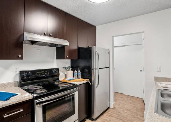 $1,495 / 2br - ¡LA MITAD DE DESCUENTO POR 1 MES! + Ventanas Milgard, atractivo moderno en todas partes (Halsey e I-84)63956353213698122
