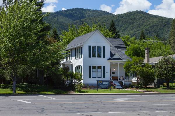 Massage Therapists for Busy Clinic 1