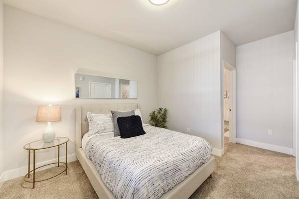 $2,225 / 2br - 1105ft2 - Call Today For AMAZING Specials (Manteca)63970305183874121