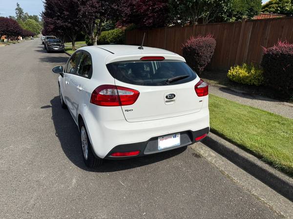 2014 KIA RIO LX HATCHBACK - $3,300 (Lake Stevens)63623525097089122