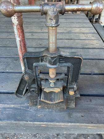 NYE No. 72 Hinged Pipe Vice - $30 (Wenatchee)63441596175747123