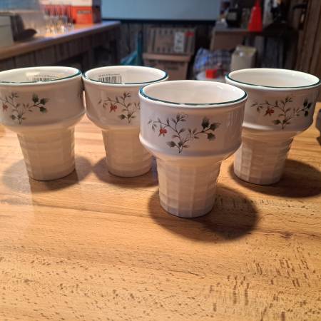 Pfaltzgraff Winterberry Ice Cream Cone Dish (Lot of 4) New/Never Used - $1063470464887299120