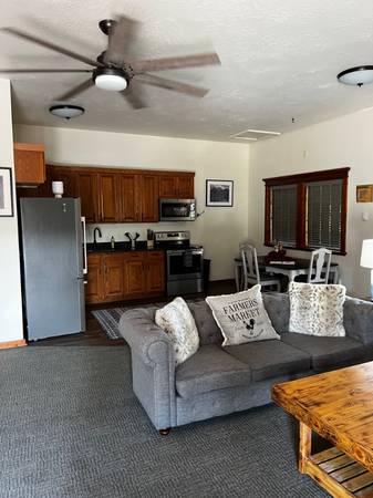 $1600.00 / 2br - Unidad de 2 habitaciones y 1 baño en el centro de Darby!63657026588931120