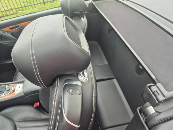 Always garage kept 2009 Mercedes-Benz SL550 - $14,500 (Greenhills)63621600748033123