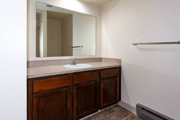$1,289 / 1br - 964ft2 - Rediscover living: Unwind in our 1 BR, 1 BA spaces. (Kennewick - 10 Minutes from Tri-Cities Airport)64026292205570120