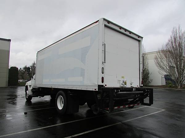 2011 Hino 268 Camión tipo caja de 20 pies, NO se necesita CDL, funciona y conduce excelente, con plataforma elevadora - $14995.0063623442054659124