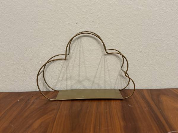 Cute cloud-shaped mini wall shelf 1