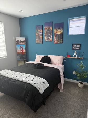 Clean and modern fully furnished room available 1