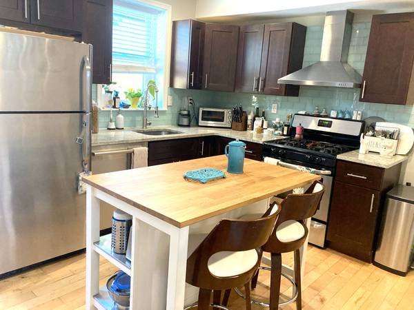 $1,025 / 1br - 750ft2 - Encantadora casa amueblada con patio/lavavajillas/lavandería (Filadelfia)64024497325953123
