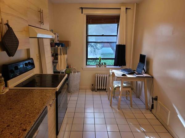 $2,000 / 1br - 450ft2 - Cleveland Circle. Large Studio (Brighton)63699236380419124