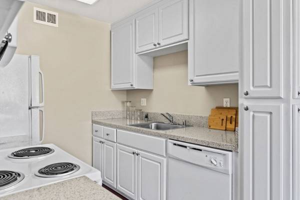 $2,695 / 516ft2 - The Best Place to Live, Work and Play. (mountain view)63664219617921120