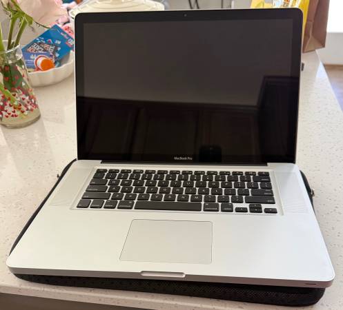 MacBook Pro 15” Mid 2010 1