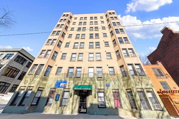 $1,995 / 1br - Lincoln Park GEM! (Lincoln Park)64041644560642120