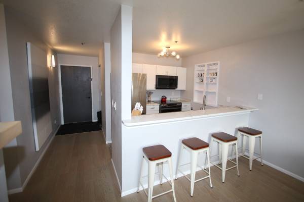 $1,800 / 1br - 841ft2 - Furnished Unit near Downtown (11th and Cordova)64014173900675123