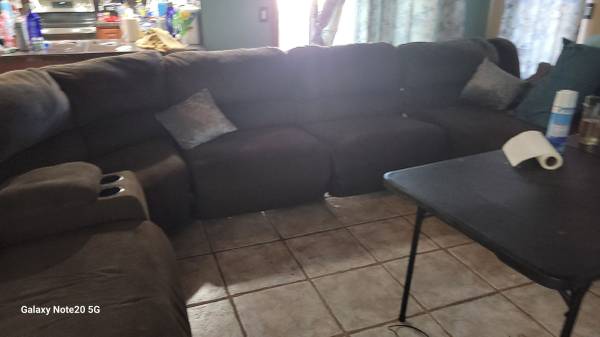 Ashleys 6 piece sectional 1