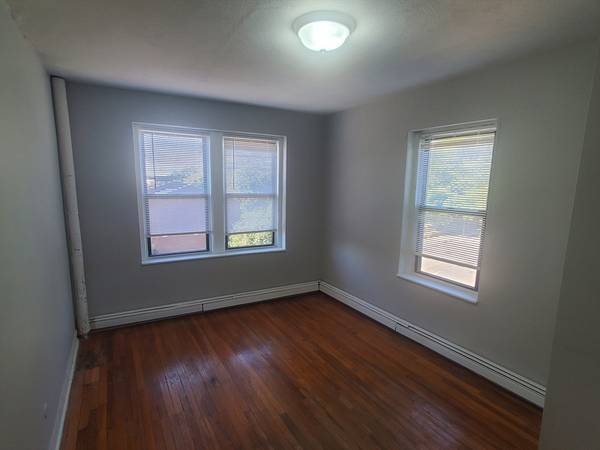 $2,500 / 2br - 800ft2 - Roxbury | Hardwood Floors | Shared Laundry | Now Available (Boston)64213548557826121