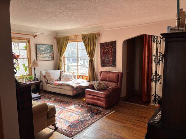 $2,200 / 2br - 1500ft2 - Casa de 2 habitaciones parcialmente amueblada cerca del tren ligero, senderos para bicicletas, arroyo y lagos (Sur de Minneapolis)63868698133507123
