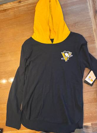 New women’s Pittsburgh Penguins hooded tee size medium 1