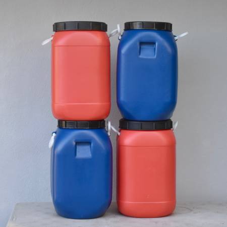 8-gallon Heavy Plastic Storage Container, Screw Top, Handles 18"tall 1