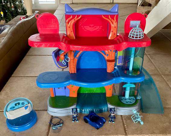 PJ Masks Deluxe Headquarters Playset 1