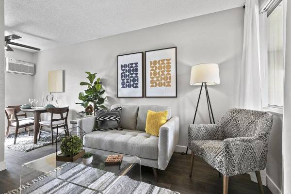 $1,947 / 1br - 550ft2 - Hardwood-Inspired Flooring, Large Private Patios, No Smoking (Ontario)64028082728322121