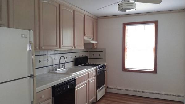 $1,695 / 1br - Freshly painted 1st flr apt, lndry on site, near NYC bus, train, ferry (Keyport)64053875343746121