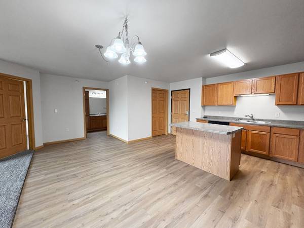 $1,145 / 2br - 1057ft2 - Wi-Fi gratis, Lavandería en la unidad, Garaje incluido (3414 21st Ave NW, Minot, ND)63663395769219124